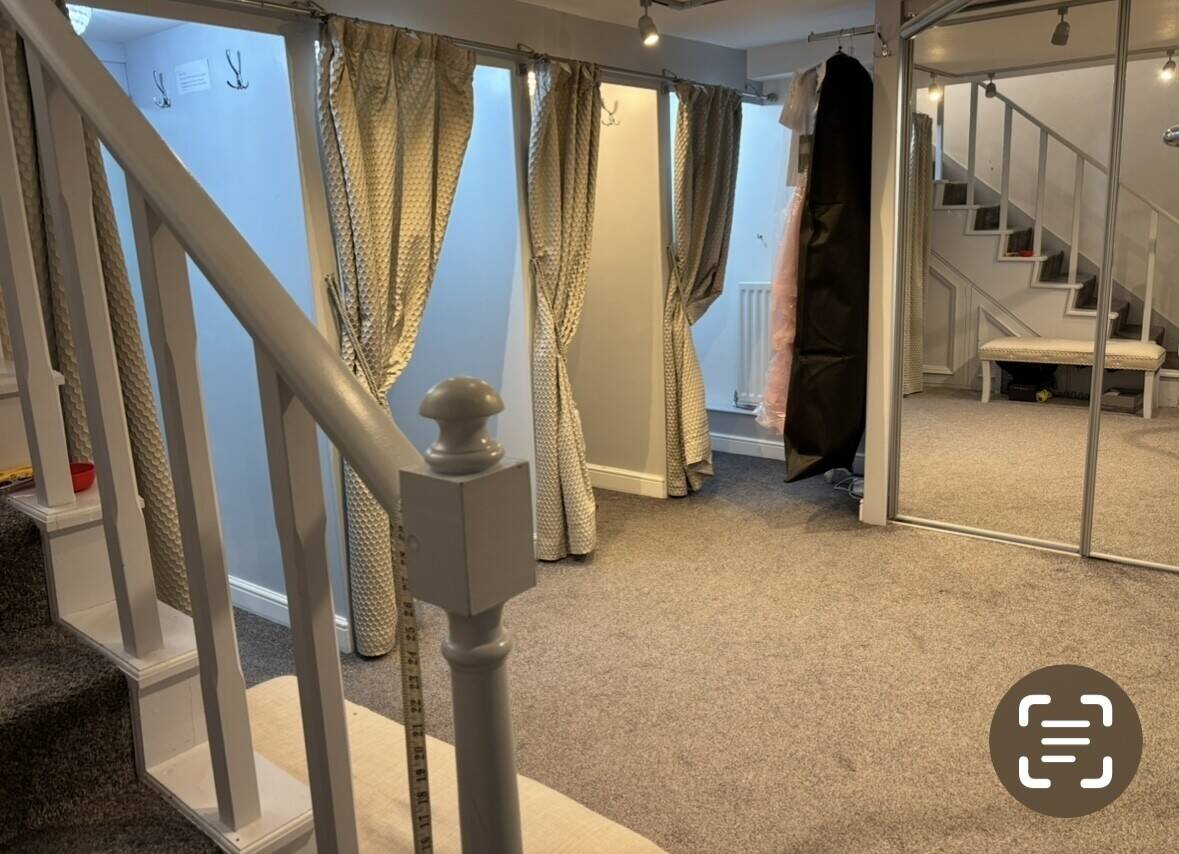 Prom dress boutique  in extremely sought after village Photo 6