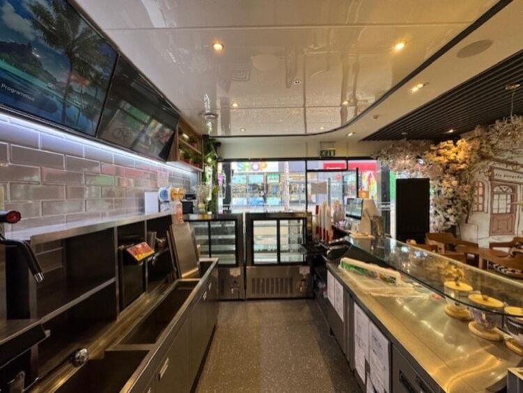 Leasehold Bubble Tea Room Located In Coventry Photo 6