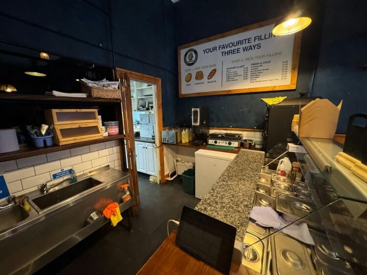 Cafe, Coffee Premises in Glasgow West End. Class 1, suitable for sandwich/deli/coffee