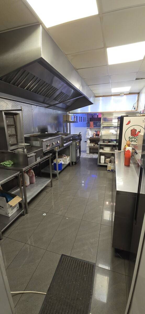 Fried chicken takeaway business, Lewisham London Photo 6
