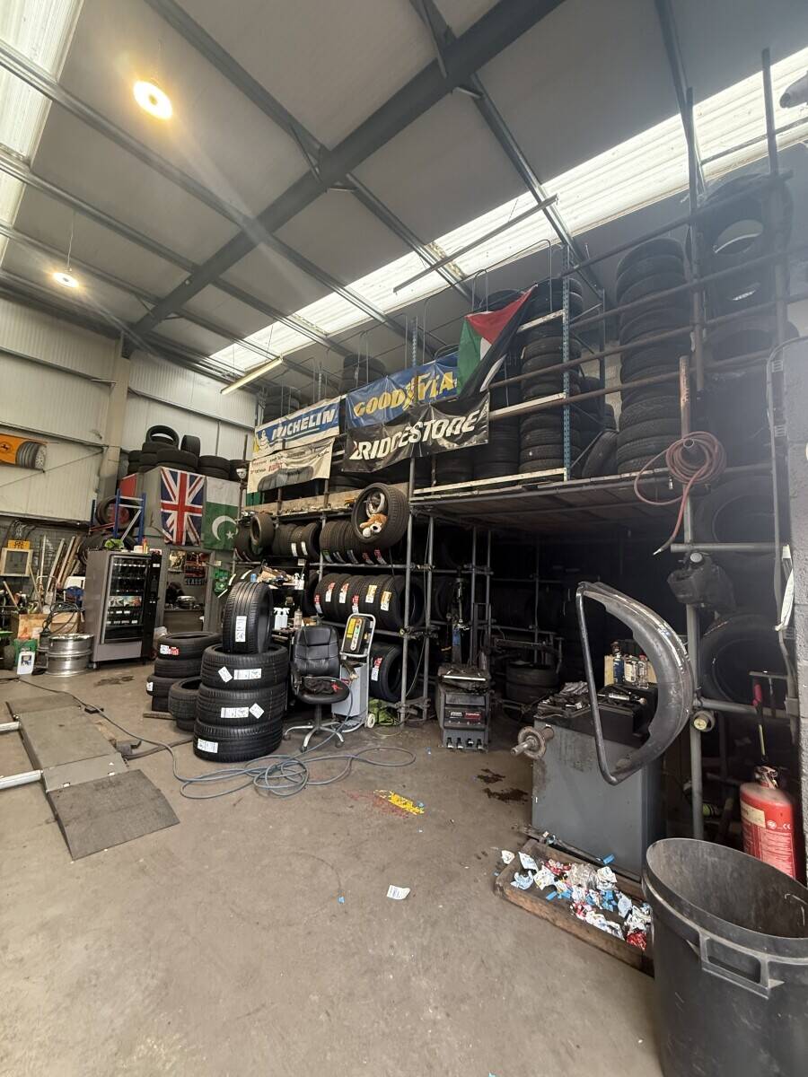 The Tyre Clinic, Hull. Photo 7