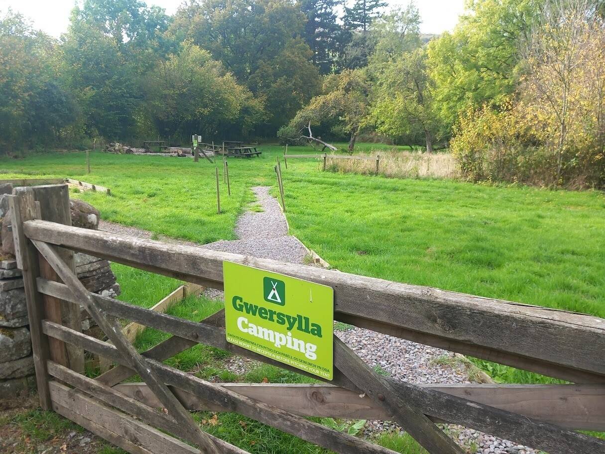 POWYS - UNIQUE HOSTEL AND CAMPING OPPORTUNTITY IN RURAL SETTING