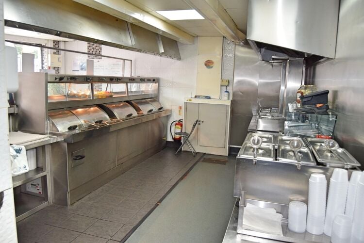 WELL-ESTABLISHED FISH & CHIP SHOP WITH 3-BED FLAT – WOLVERHAMPTON