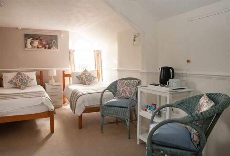 Captivating 7-Bedroom Georgian Guest House with En Suites for Sale For Sale in Minehead Photo 6