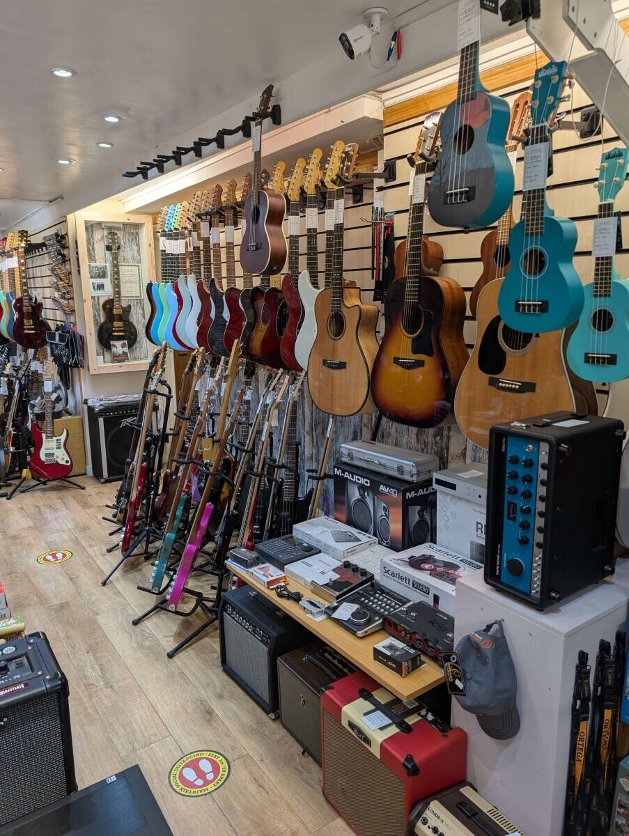 Music shop Photo 6