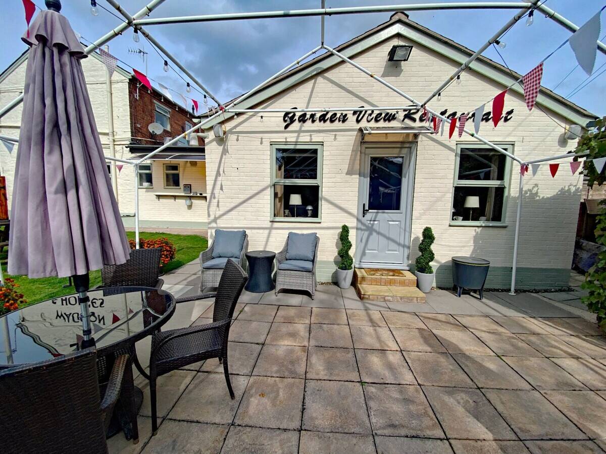 POWYS – WELL-APPOINTED FOOD LED PUBLIC HOUSE WITH EXCELLENT TRADE GARDENS IN BUSTLING MARKET TOWN Photo 6