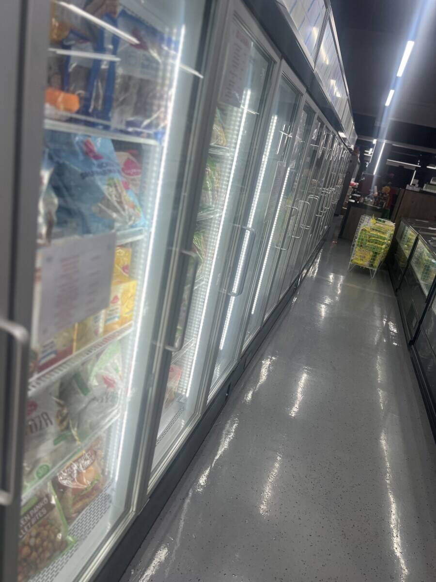 Supermarket / cafe  Photo 6