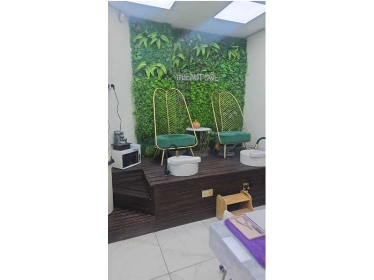 15+ Year London Beauty & Nail Bar – Turnkey Opportunity Photo 6