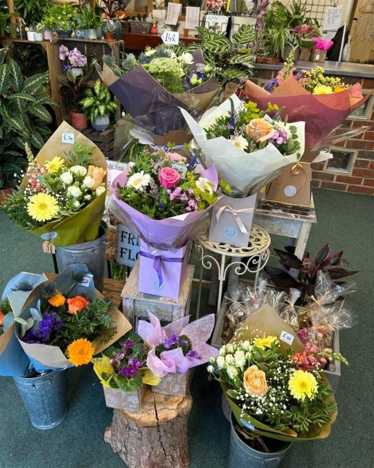 AN ESTABLISHED FLORIST Photo 6