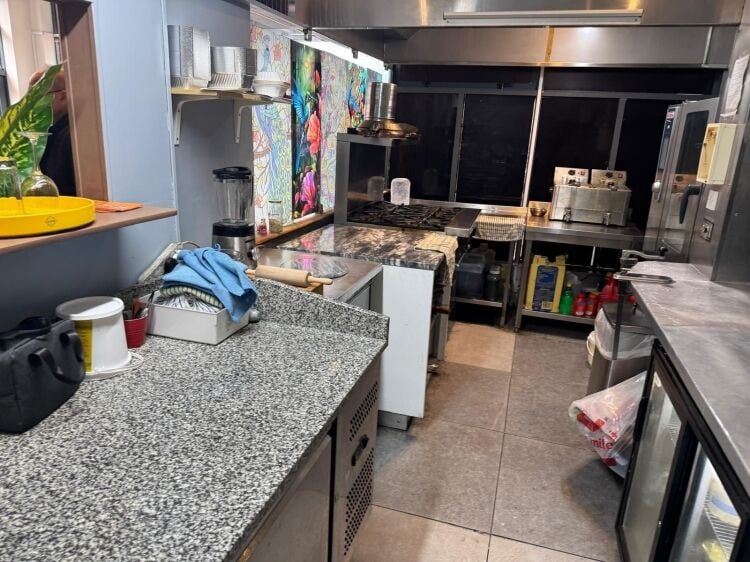 INDIAN RESTAURANT & TAKEAWAY