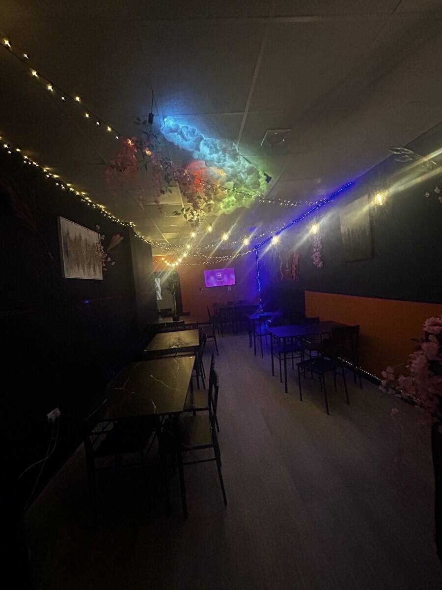 Twin flame lounge