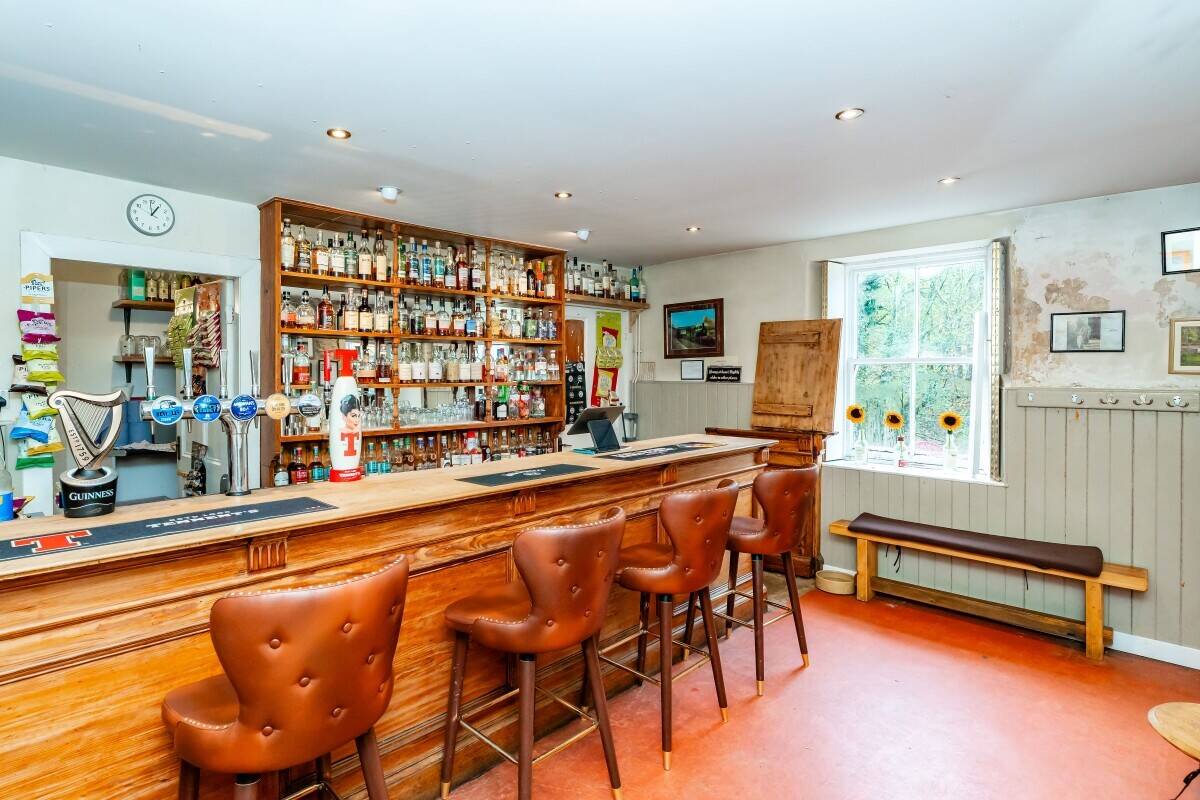 Outstanding Riverside Pub and Self Catering Cottage in the Heart of Malt Whisky Country (ref 1777) Photo 6