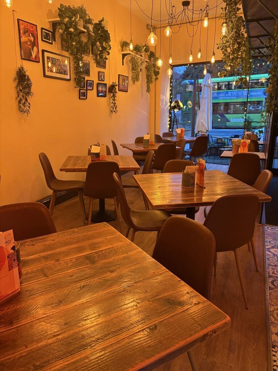 Italian Pizza Restaurant in Great Location For Sale
