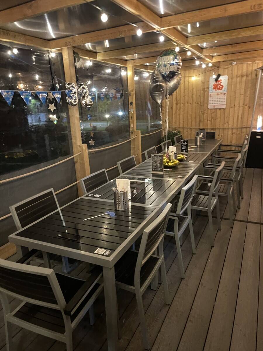 Alfresco Resturant/Takeaway in a very friendly Hub of Outlets
