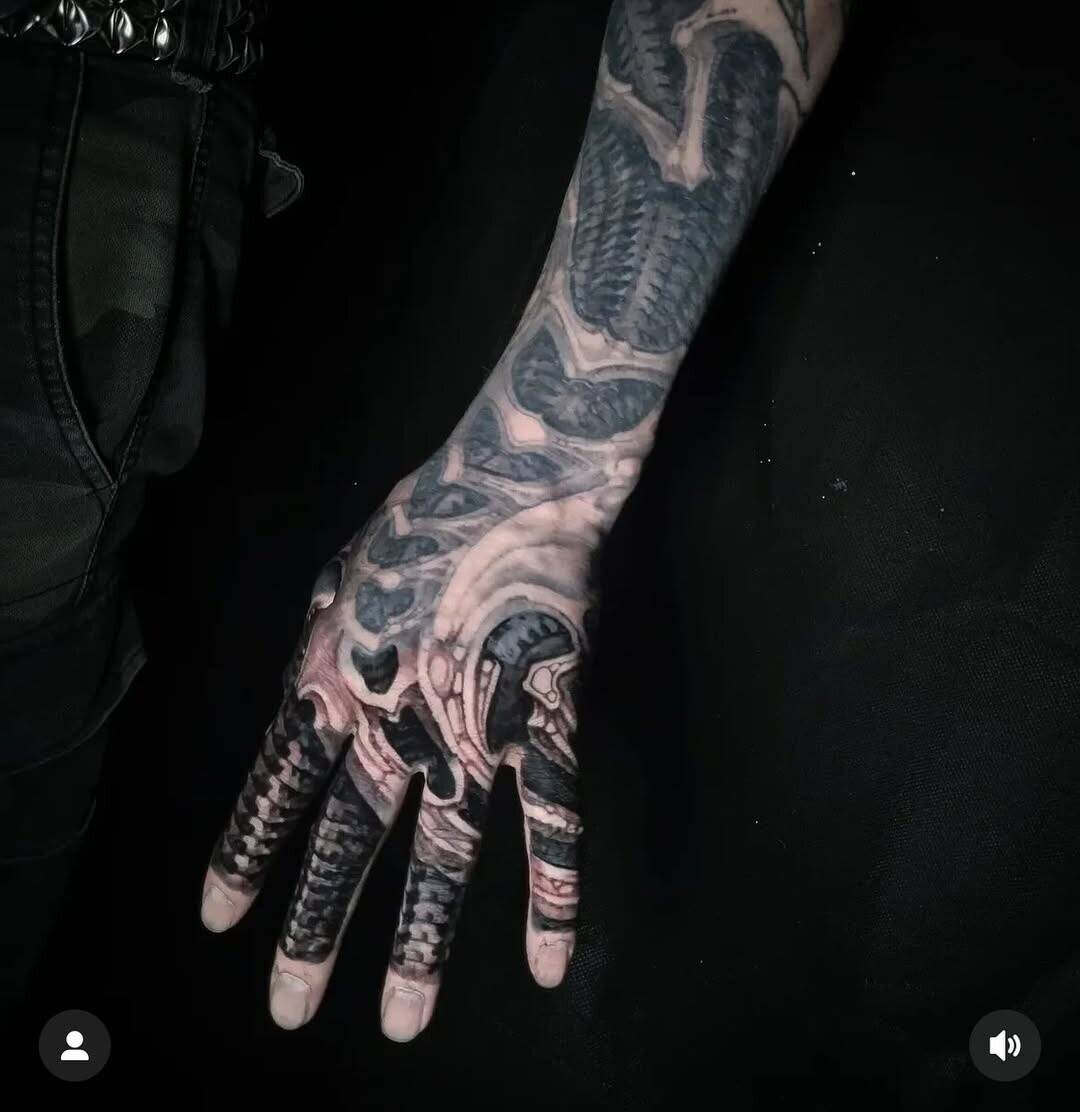Never Say Die - Tattoo Studio Croydon · Award Winning Tattoo Studio Photo 6