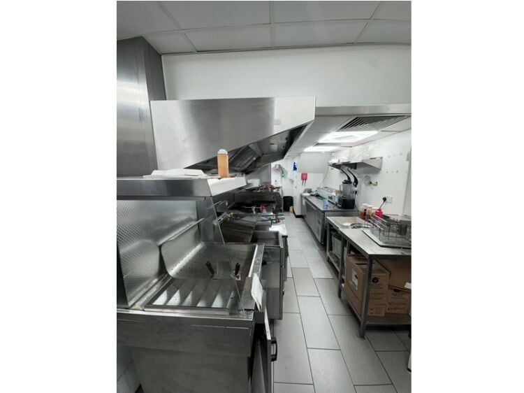 Prime Manchester Takeaway – Fully Equipped & Trading!