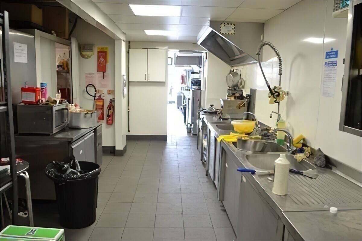 Established £12K Weekly Fish & Chip Shop with Accommodation