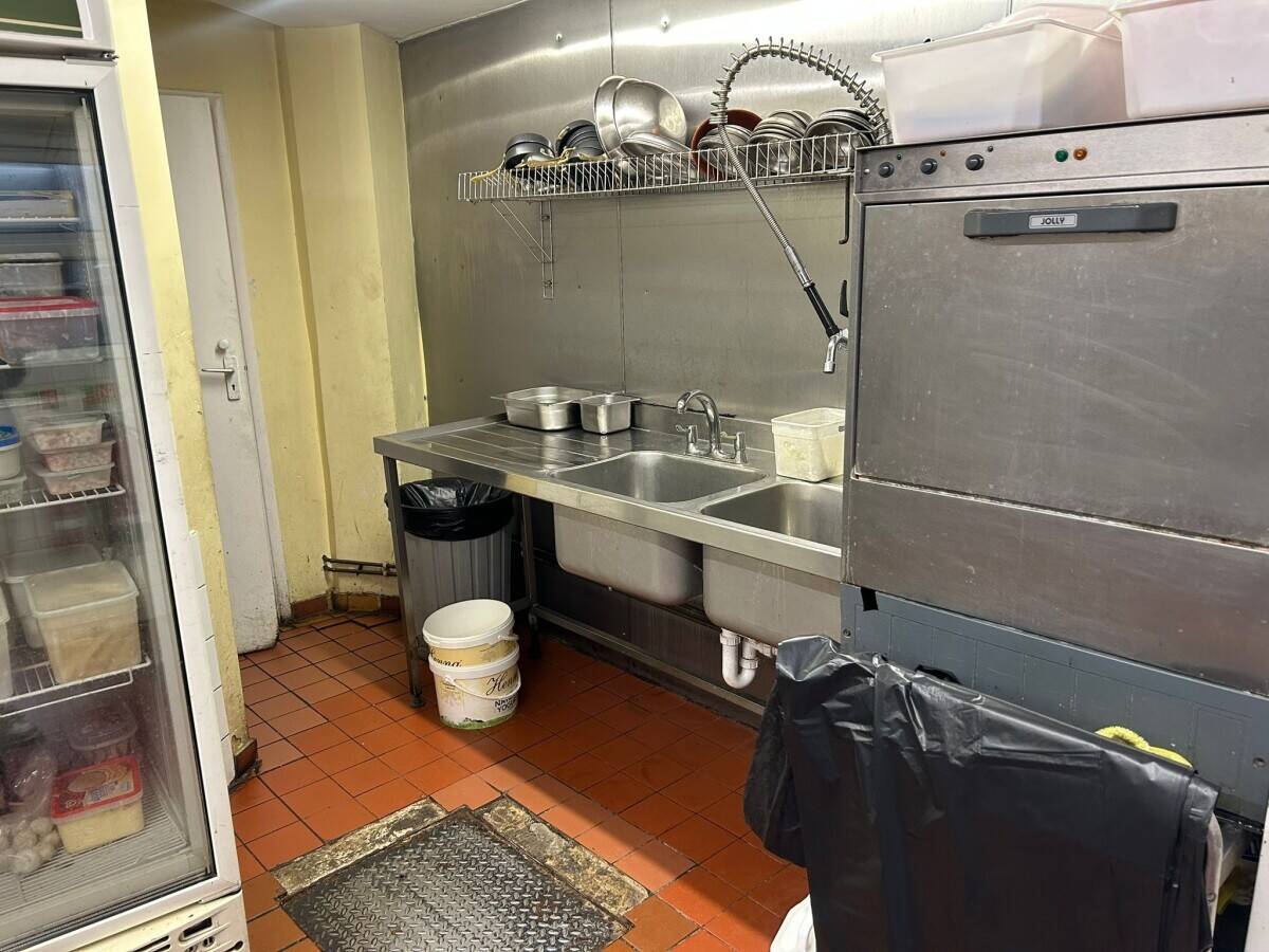Indo-Chinese restaurant with Shisha lounge for sale Photo 6
