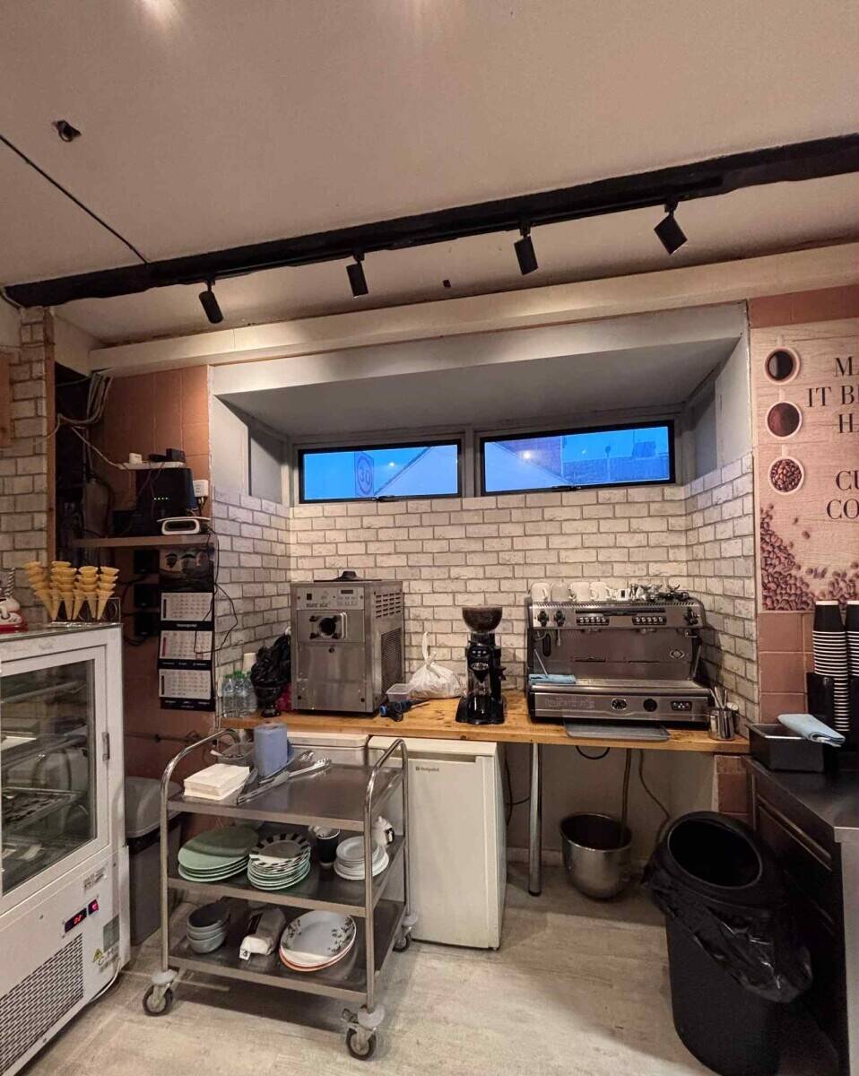 Caf&eacute; & Bakery with Hot Meals, Cakes, and Donuts Takeaway
