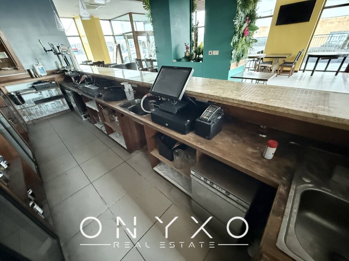Fully Fitted Restaurant, Bar & Lounge TOLET in Northolt - Currently Closed Photo 6