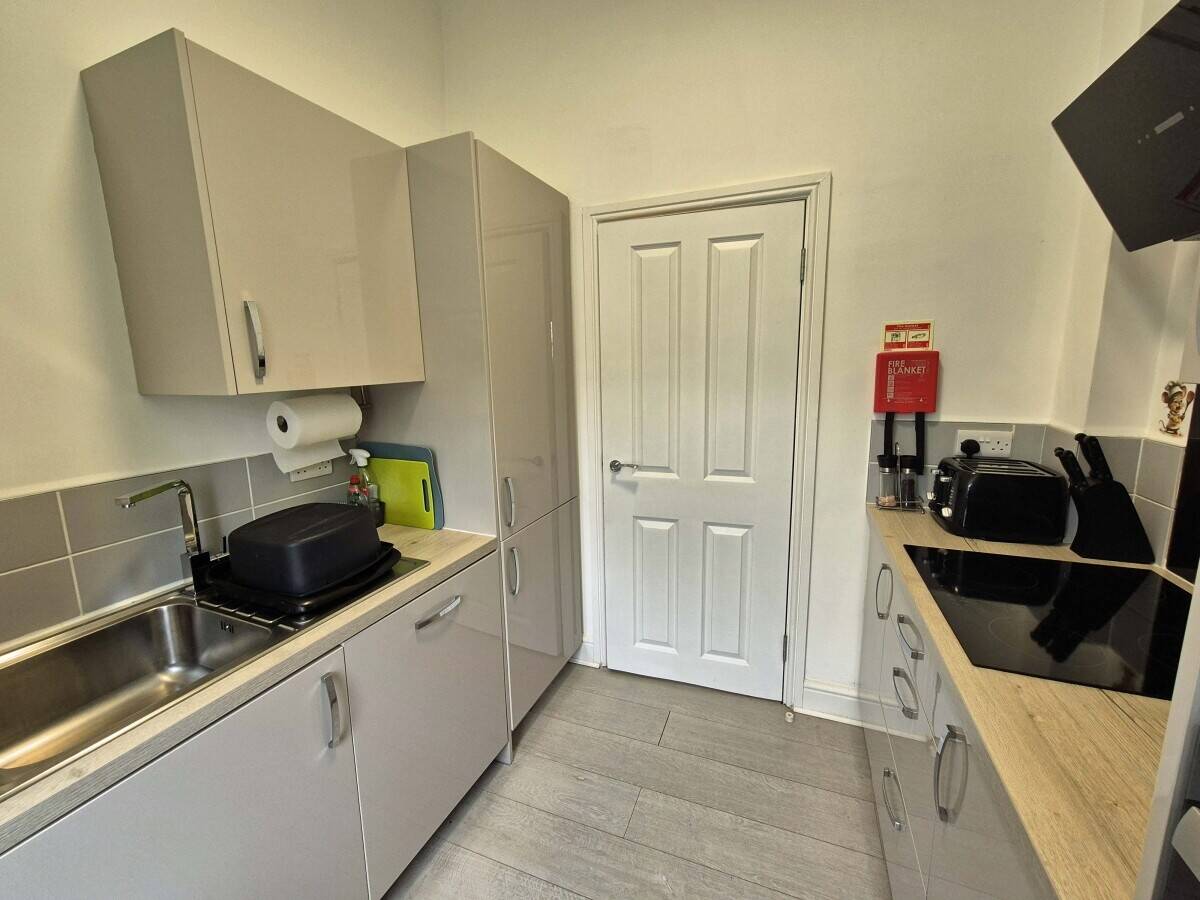 CONWY - FOUR BEAUTIFULLY APPOINTED HOLIDAY APARTMENTS ON THE EDGE OF SNOWDONIA NATIONAL PARK Photo 6