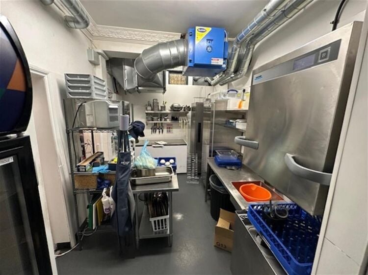 LEASEHOLD FUSION PIZZA/PASTA/ BURGER RESTAURANT & TAKEAWAY/DELIVERY