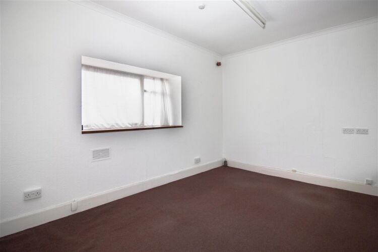 Investment Unit Opportunity – Retail Unit with Office Space & Yard Photo 6