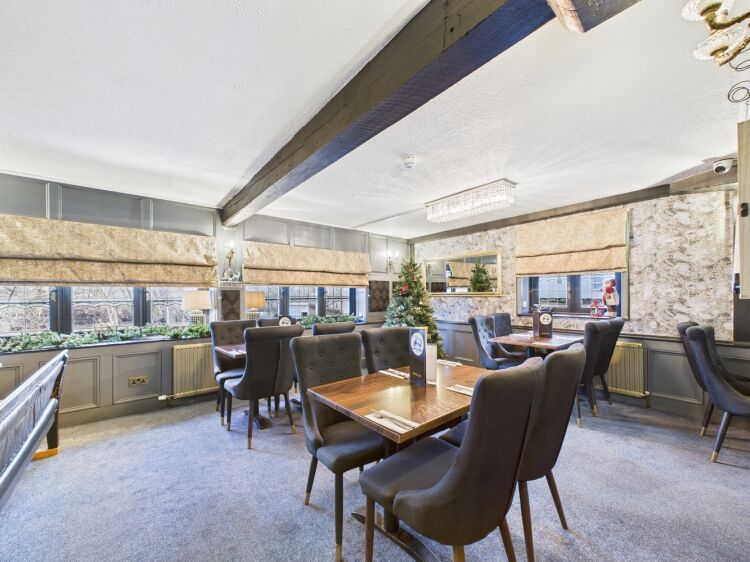Charming roadside inn with thriving restaurant and quality rooms