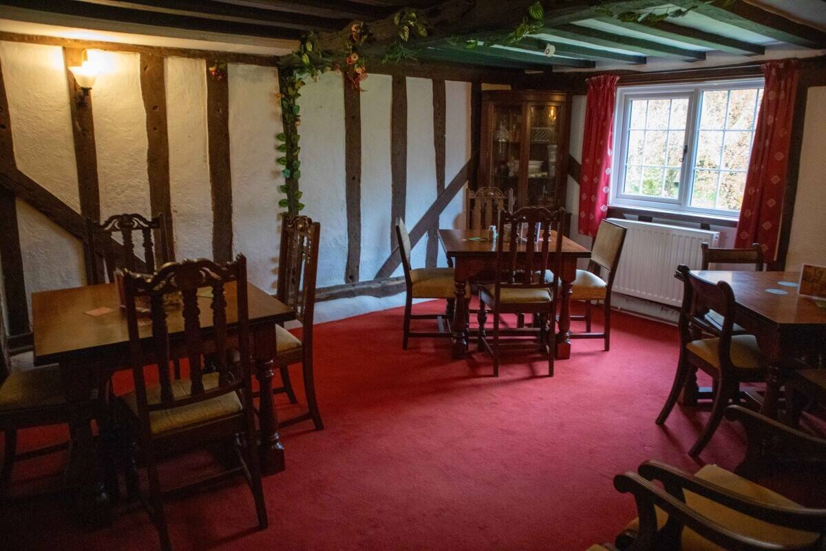SUFFOLK - CHARMING COUNTRY RESTAURANT AND PUB Photo 5