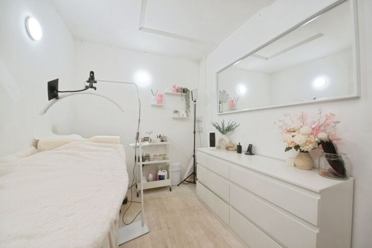 Established Tanning & Beauty Salon - Basingstoke