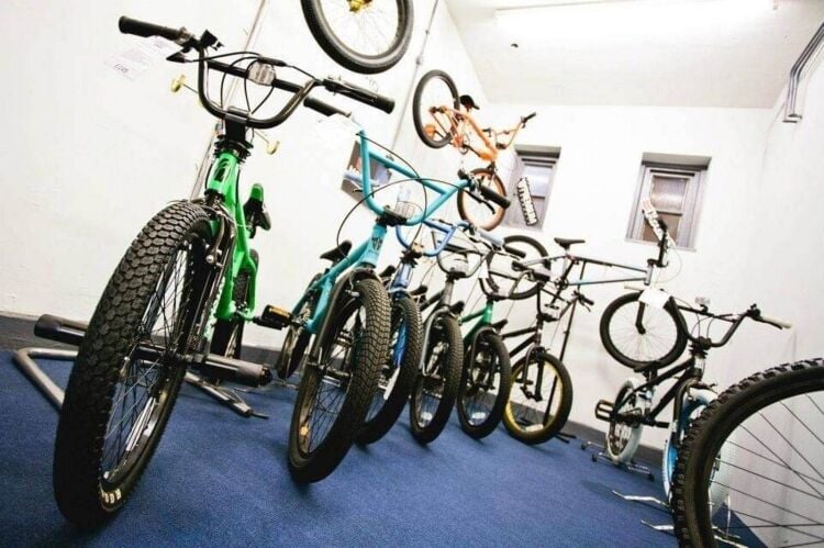 Bicycle Retail & Repair Shop - Wythenshawe Photo 6