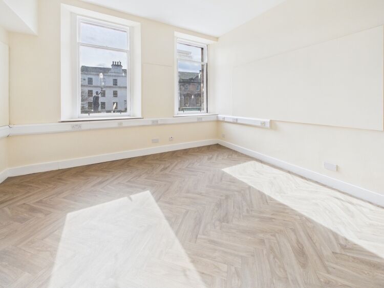 Flexible Serviced Office Accommodation Elgin City Center Photo 6