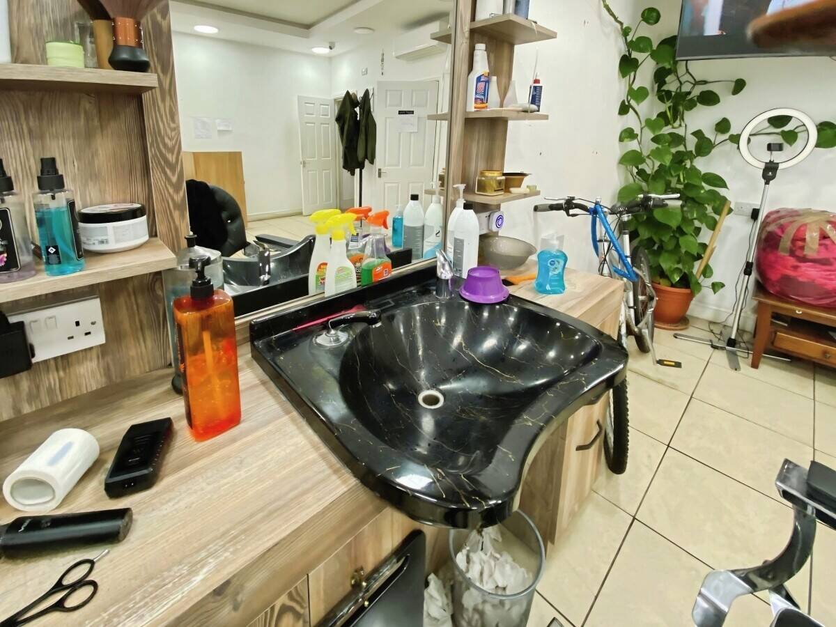 Barber Shop and Hairdressing Salon For Sale in Reading, Whitley Street - Beauty Room Photo 6
