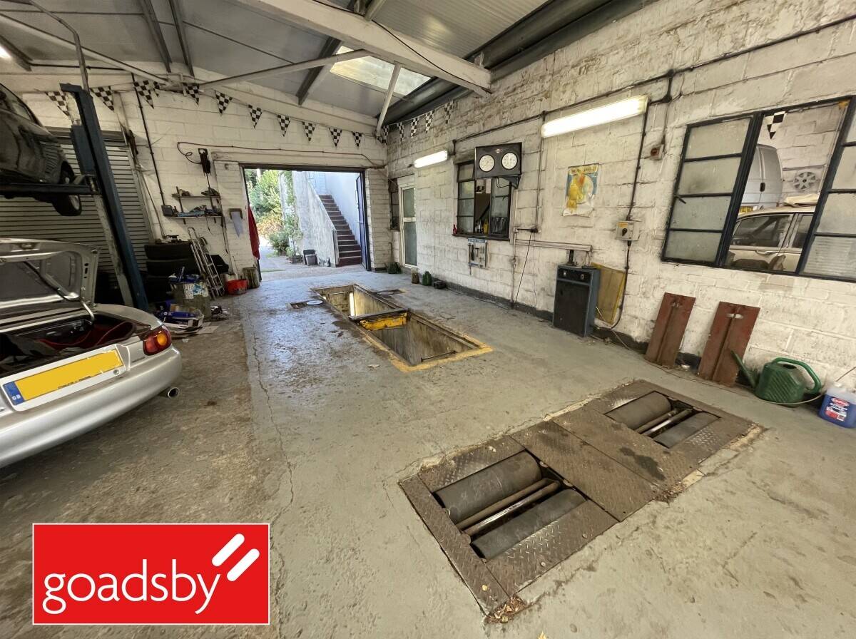 MOT, Servicing & Repair Garage Photo 6