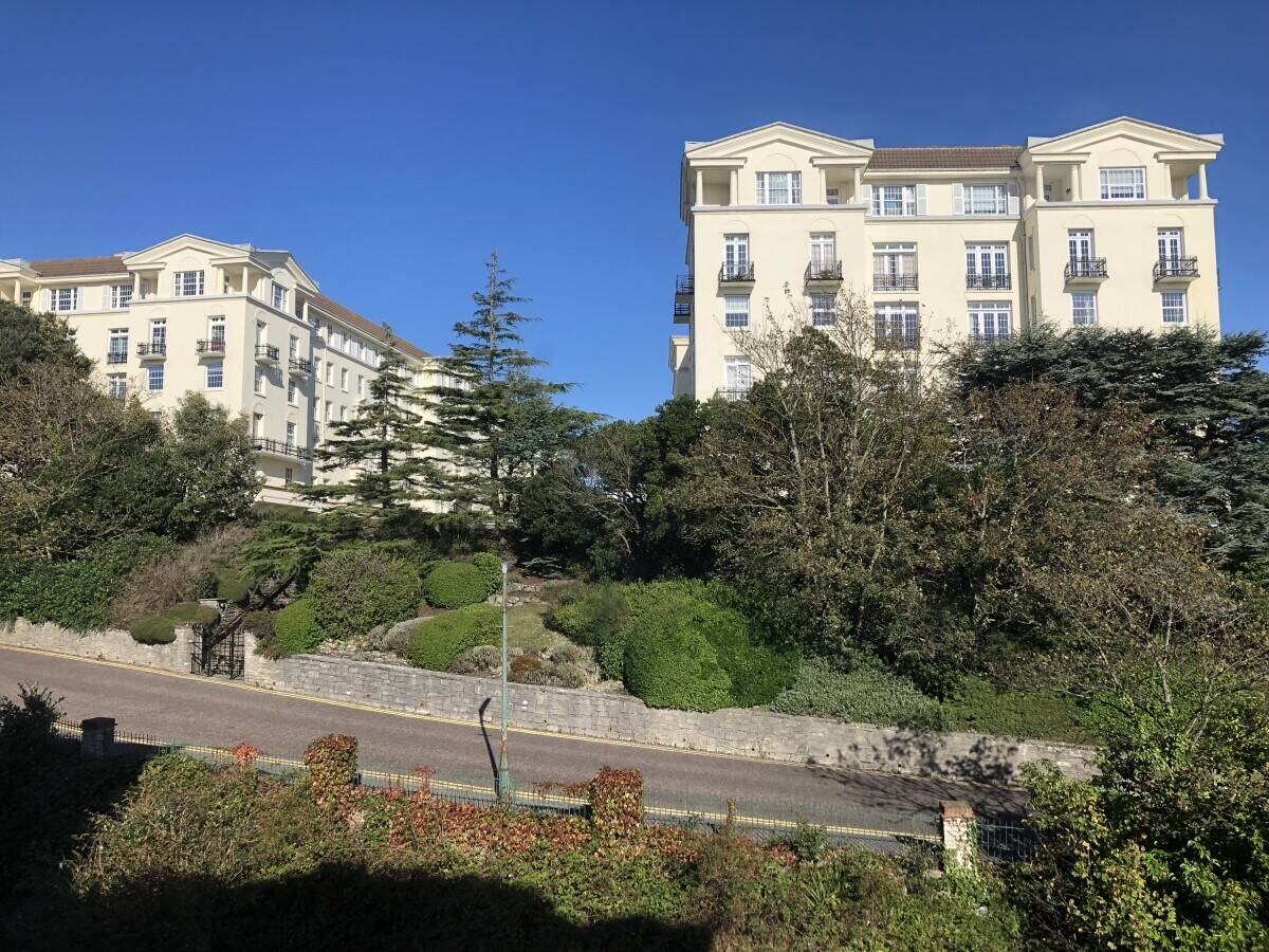 Turn-Key Holiday Let Holiday Home 2 bed Flat across from Bournemouth beach & gardens!! Photo 6