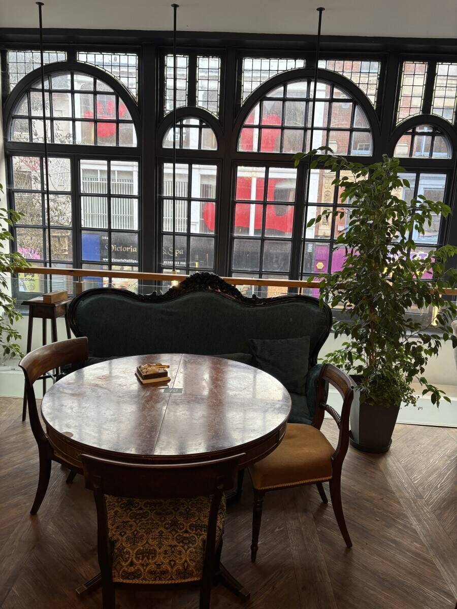Coffee shop/Sandwich bar on main tourist street in city center. Photo 7