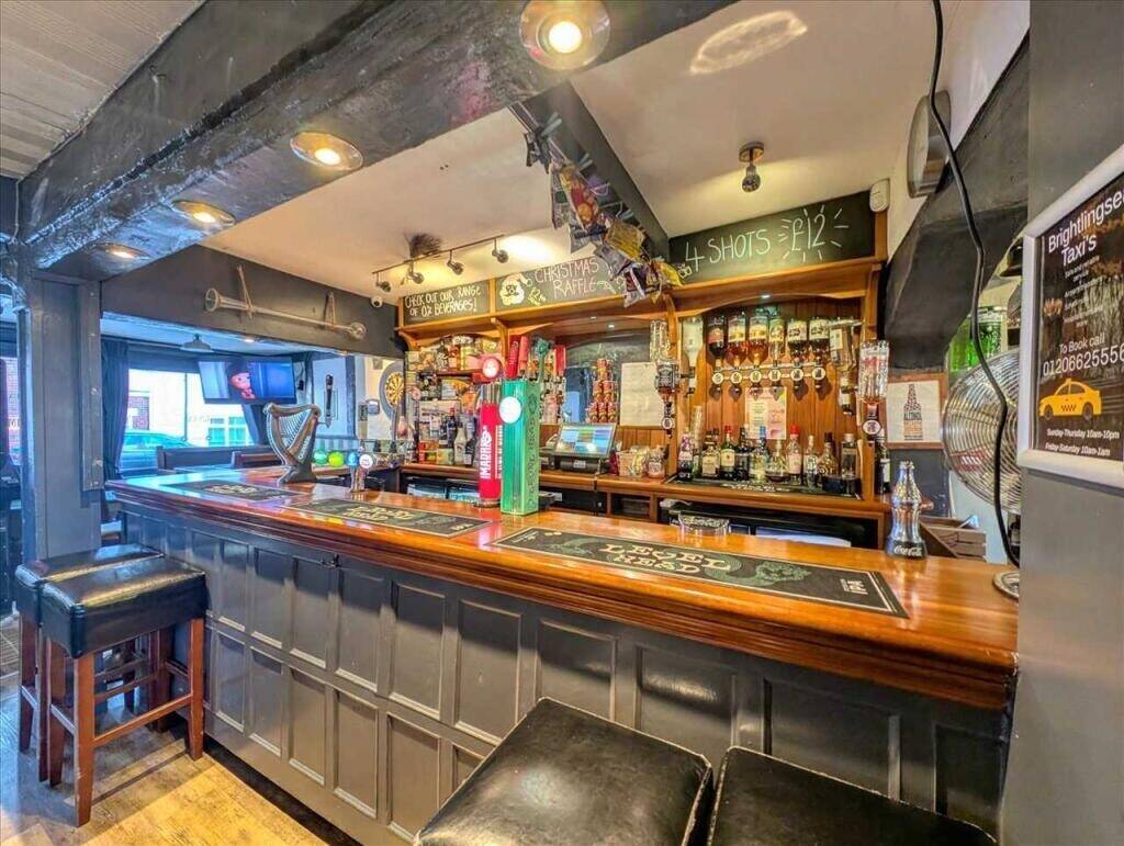 ESSEX - REFURBISHED FREEHOUSE WITH LETTING ROOMS FOR SALE