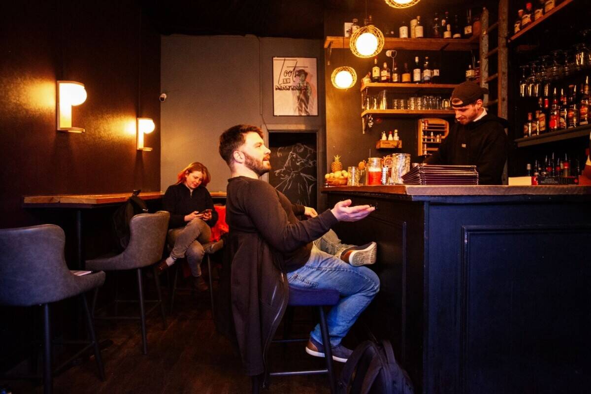 Cocktail Bar In Leicester City Center For Sale