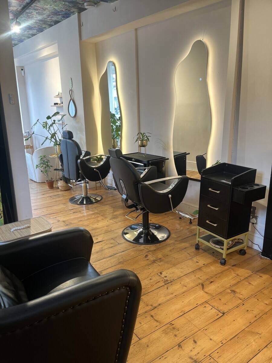 Luxury Hair and Nail salon in Clerkenwell beautiful Grade II listed building in prime, high-demand London Photo 6