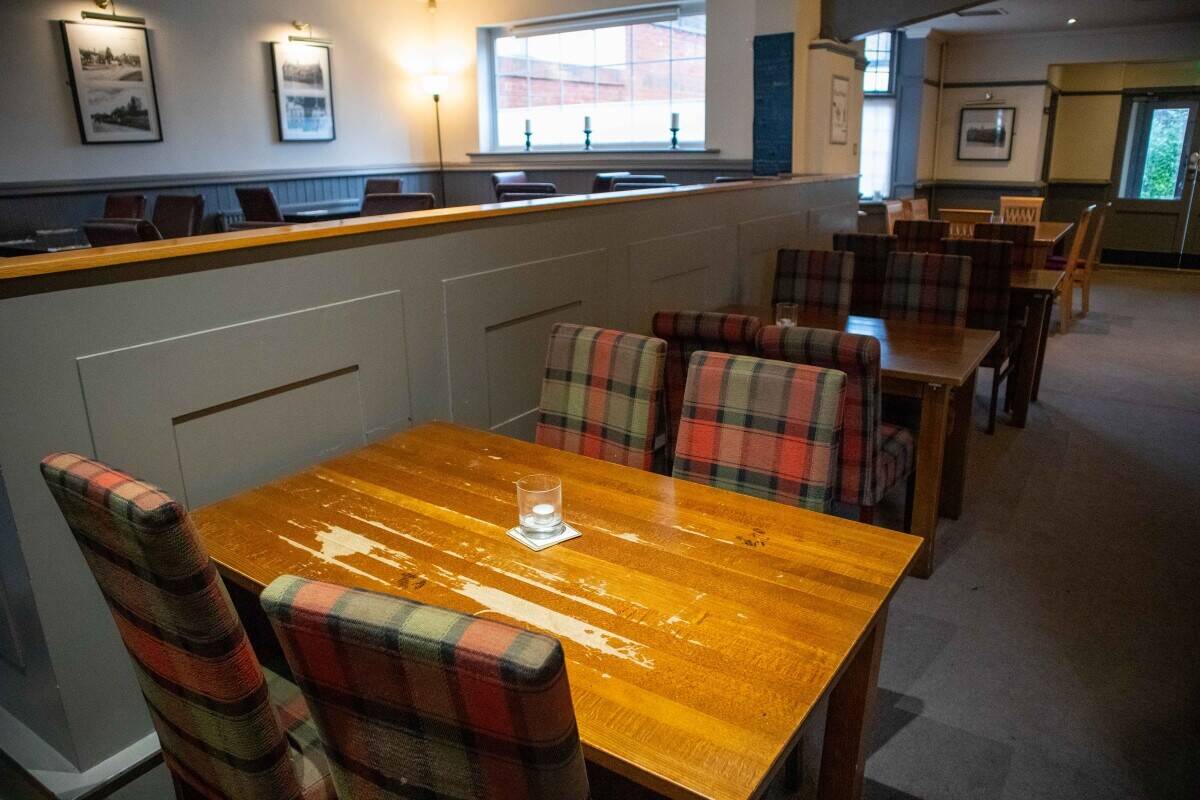 WEST WICKHAM, LONDON - SIZEABLE HIGH STREET PUB AND EATERY Photo 6