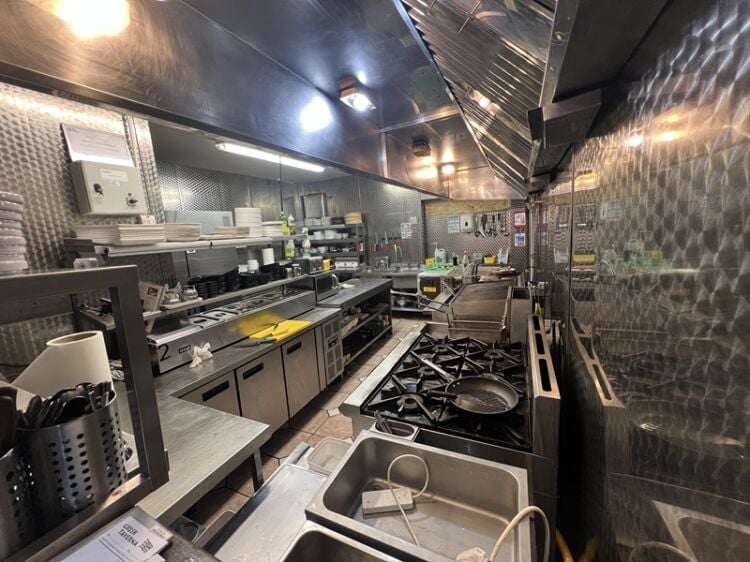 Hot Opportunity: Stylish Bar & Grill with Prime Location in Liverpool Photo 6