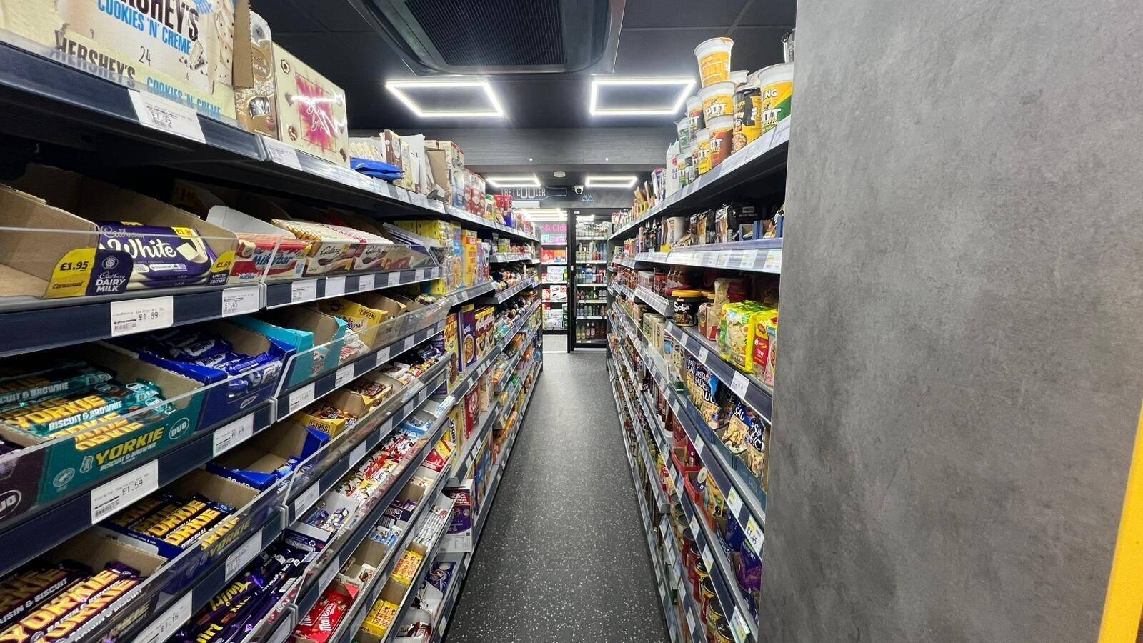 BRAND NEW BRANDED OFF - LICENSE STORE LEASE FOR SALE ONLY 28 MILES AWAY FROM LONDON Photo 6