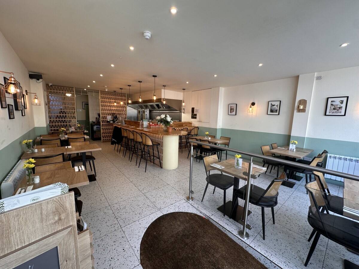 Well-Equipped Town Centre Restaurant  Prime Worthing Location Photo 5