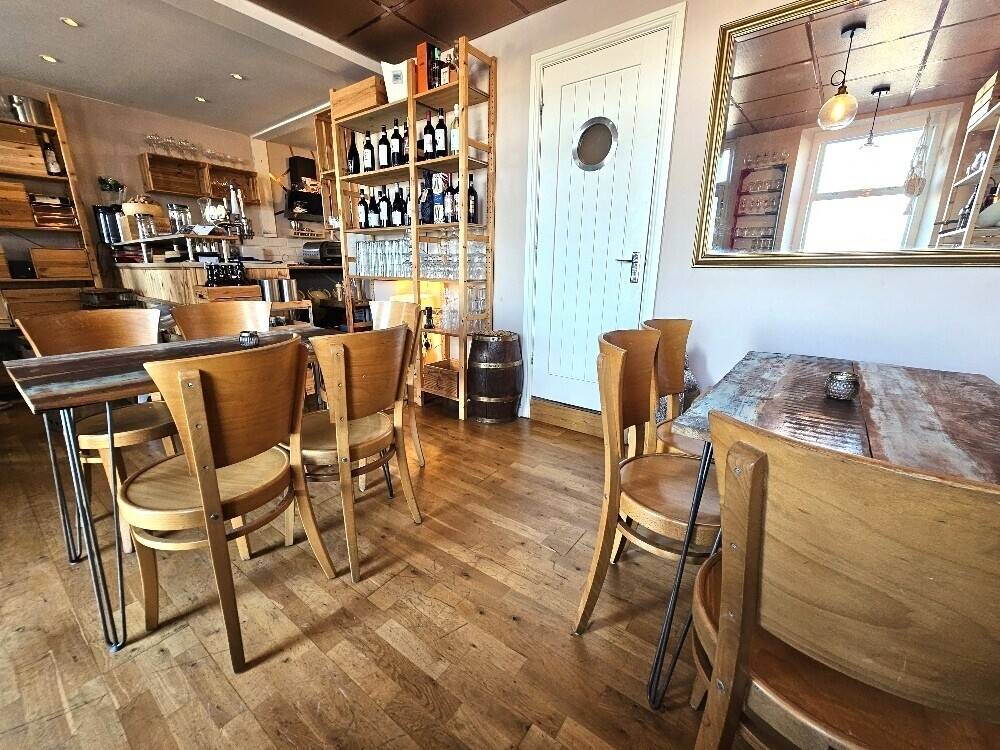 Easy To Run 20 Cover Wine & Tapas Bar With Stunning Panoramic Waterside Views Over Dartmouth Photo 6