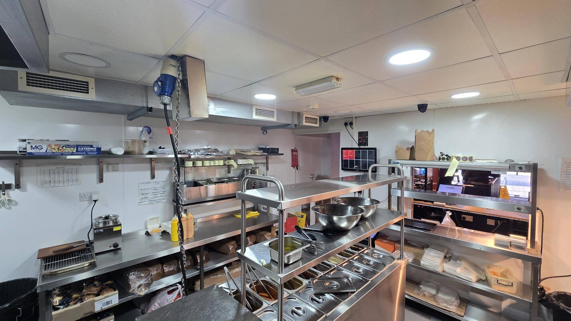 WingFixx - Prime location - Busy restaurant / takeaway - Off Ilford lane Photo 6