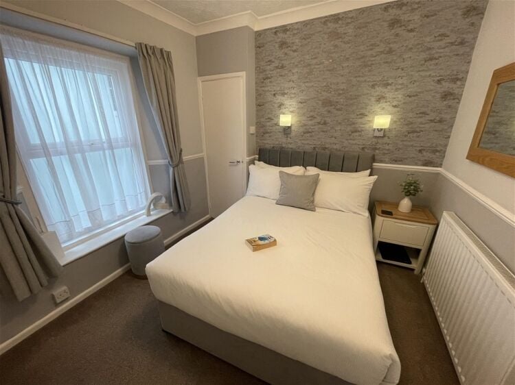 Established and Highly Profitable 7-Bed Guest House For Sale in Torquay Photo 6