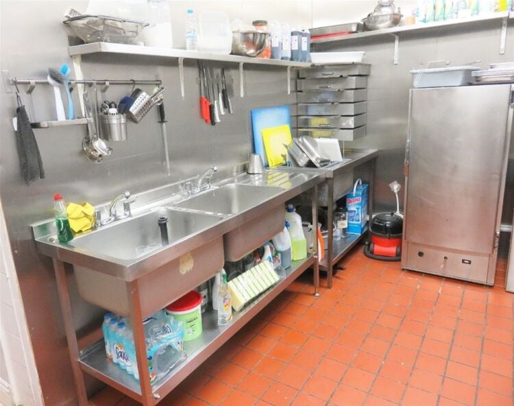 Smartly fitted fish & chip shop and restaurant, Brixton Photo 6