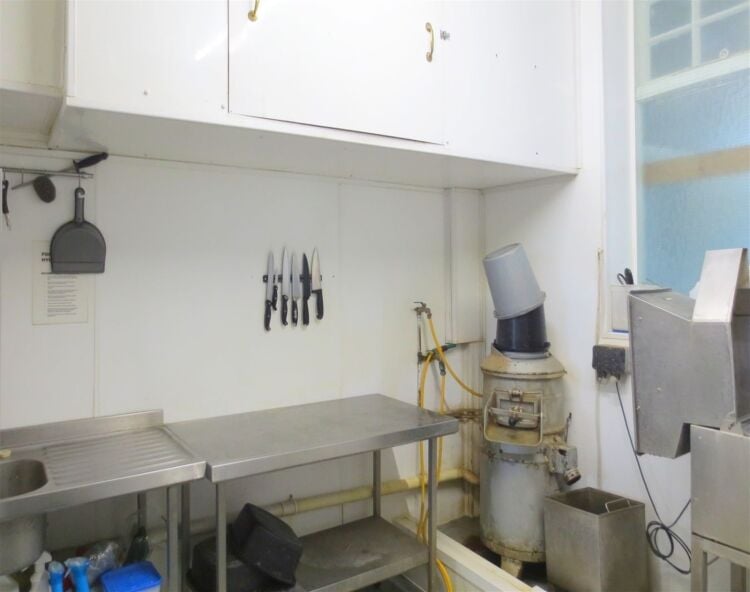 Established lock-up fish & chip shop, coastal West Sussex Photo 6
