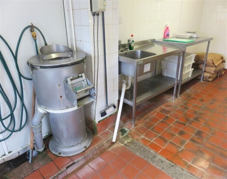 Grade II listed substantial freehold fish & chip shop with lovely family home in Suffolk. Photo 6