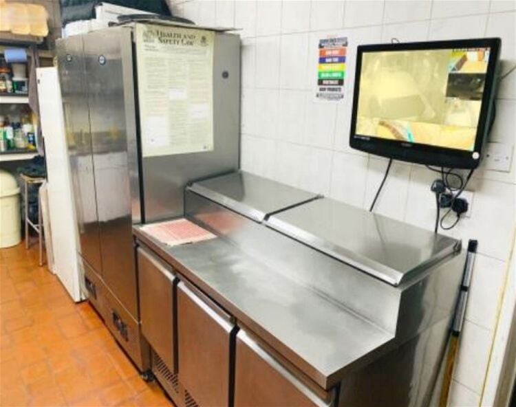Detached evenings-only fish & chip shop near Wakefield Photo 6